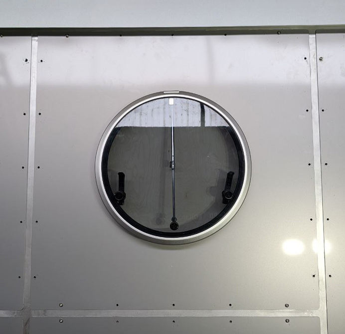 Opening porthole window